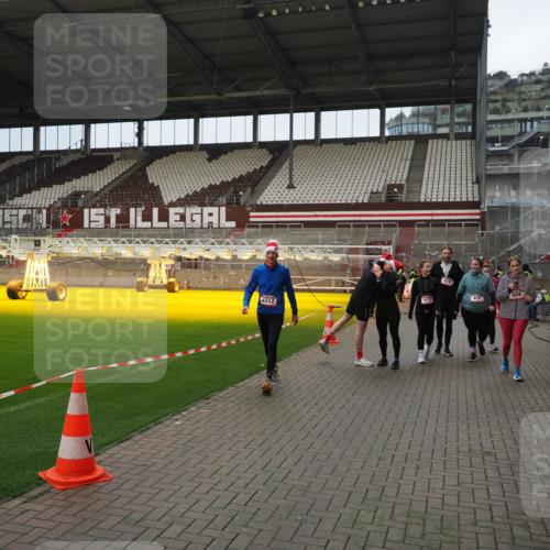 07.12.2025 - St. Pauli X-Mass-Run No. 15 Fabian Wolf http://msf.ph/oto/9423280 07.12.2025 11:58:49 Ziel 409, 413, 415, 419, 589, 3192, 3533, 4312, 4505 meine-sportfotos.de