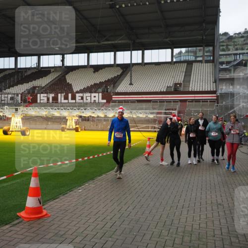 07.12.2025 - St. Pauli X-Mass-Run No. 15 Fabian Wolf http://msf.ph/oto/9423281 07.12.2025 11:58:49 Ziel 409, 413, 415, 419, 589, 3192, 3533, 4312, 4505 meine-sportfotos.de