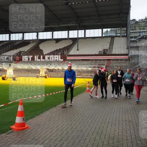 07.12.2025 - St. Pauli X-Mass-Run No. 15 Fabian Wolf http://msf.ph/oto/9423282 07.12.2025 11:58:49 Ziel 409, 413, 415, 419, 589, 3192, 3533, 4312, 4505 meine-sportfotos.de