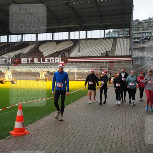 07.12.2025 - St. Pauli X-Mass-Run No. 15 Fabian Wolf http://msf.ph/oto/9423284 07.12.2025 11:58:50 Ziel 409, 413, 415, 419, 589, 3192, 3533, 4312, 4505 meine-sportfotos.de
