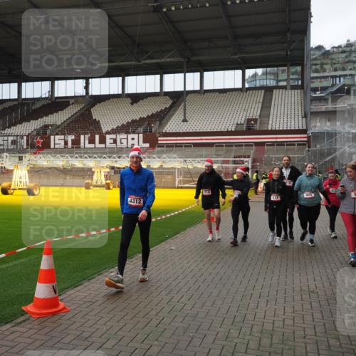 07.12.2025 - St. Pauli X-Mass-Run No. 15 Fabian Wolf http://msf.ph/oto/9423285 07.12.2025 11:58:50 Ziel 409, 413, 415, 419, 589, 3192, 3533, 4312, 4505 meine-sportfotos.de