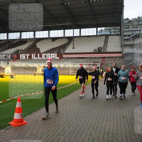 07.12.2025 - St. Pauli X-Mass-Run No. 15 Fabian Wolf http://msf.ph/oto/9423286 07.12.2025 11:58:50 Ziel 409, 413, 415, 419, 589, 3192, 3533, 4312, 4505 meine-sportfotos.de