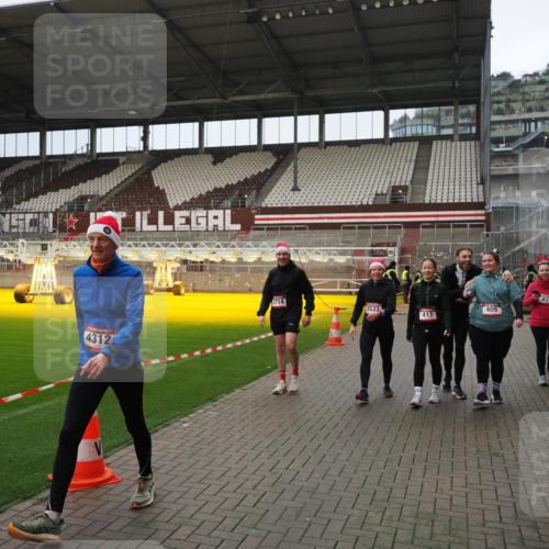 07.12.2025 - St. Pauli X-Mass-Run No. 15 Fabian Wolf http://msf.ph/oto/9423291 07.12.2025 11:58:51 Ziel 409, 413, 415, 419, 589, 1777, 3192, 3533, 4312, 4505 meine-sportfotos.de