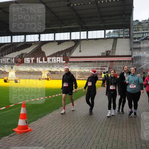 07.12.2025 - St. Pauli X-Mass-Run No. 15 Fabian Wolf http://msf.ph/oto/9423296 07.12.2025 11:58:52 Ziel 409, 413, 415, 419, 589, 1777, 3192, 3533, 4312, 4505 meine-sportfotos.de