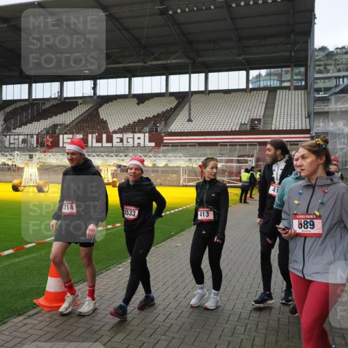 07.12.2025 - St. Pauli X-Mass-Run No. 15 Fabian Wolf http://msf.ph/oto/9423303 07.12.2025 11:58:54 Ziel 409, 413, 415, 419, 589, 1777, 3533, 4312 meine-sportfotos.de