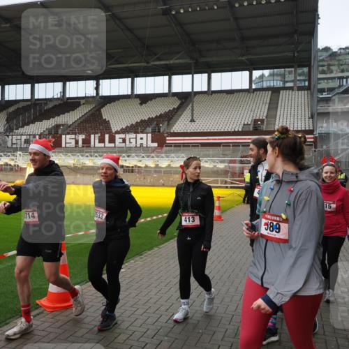 07.12.2025 - St. Pauli X-Mass-Run No. 15 Fabian Wolf http://msf.ph/oto/9423305 07.12.2025 11:58:55 Ziel 409, 413, 415, 419, 589, 1777, 3533, 4312 meine-sportfotos.de