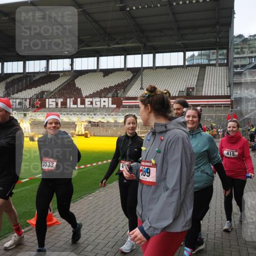 07.12.2025 - St. Pauli X-Mass-Run No. 15 Fabian Wolf http://msf.ph/oto/9423307 07.12.2025 11:58:55 Ziel 409, 413, 415, 419, 589, 1777, 3533, 4312 meine-sportfotos.de
