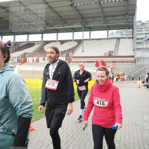 07.12.2025 - St. Pauli X-Mass-Run No. 15 Fabian Wolf http://msf.ph/oto/9423316 07.12.2025 11:58:57 Ziel 409, 413, 415, 419, 589, 1777, 3533, 4312 meine-sportfotos.de