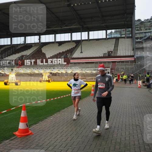 07.12.2025 - St. Pauli X-Mass-Run No. 15 Fabian Wolf http://msf.ph/oto/9423331 07.12.2025 11:59:08 Ziel 1337, 1406, 1777, 4733, 4749 meine-sportfotos.de