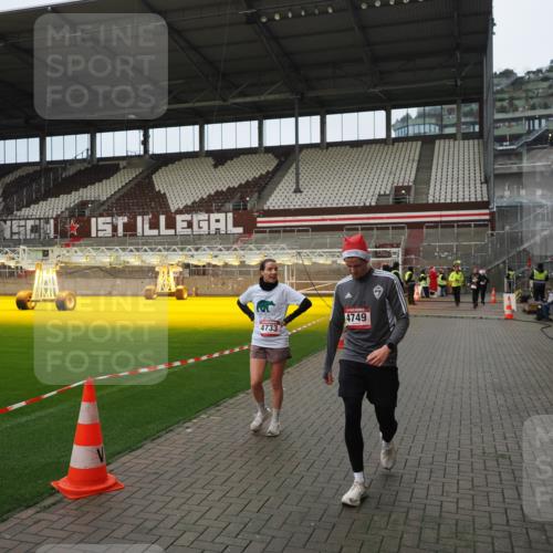 07.12.2025 - St. Pauli X-Mass-Run No. 15 Fabian Wolf http://msf.ph/oto/9423332 07.12.2025 11:59:08 Ziel 1337, 1406, 1777, 4733, 4749 meine-sportfotos.de