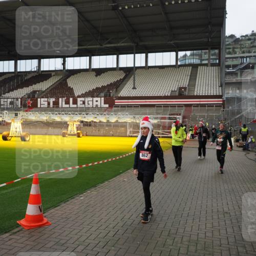 07.12.2025 - St. Pauli X-Mass-Run No. 15 Fabian Wolf http://msf.ph/oto/9423340 07.12.2025 11:59:16 Ziel 862, 1337, 1406, 4733, 4749, 4790 meine-sportfotos.de