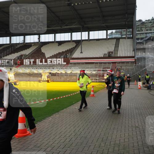07.12.2025 - St. Pauli X-Mass-Run No. 15 Fabian Wolf http://msf.ph/oto/9423342 07.12.2025 11:59:18 Ziel 862, 1337, 1406, 4242, 4733, 4749, 4790 meine-sportfotos.de