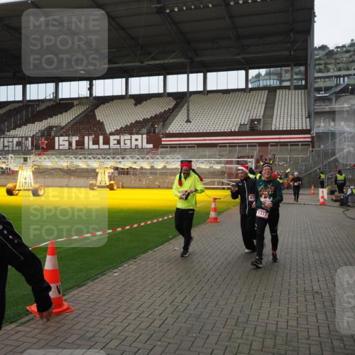 07.12.2025 - St. Pauli X-Mass-Run No. 15 Fabian Wolf http://msf.ph/oto/9423343 07.12.2025 11:59:19 Ziel 862, 1337, 1406, 4242, 4749, 4790 meine-sportfotos.de