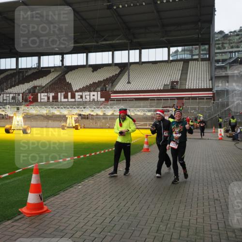 07.12.2025 - St. Pauli X-Mass-Run No. 15 Fabian Wolf http://msf.ph/oto/9423344 07.12.2025 11:59:19 Ziel 862, 1337, 1406, 4242, 4749, 4790 meine-sportfotos.de