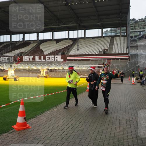 07.12.2025 - St. Pauli X-Mass-Run No. 15 Fabian Wolf http://msf.ph/oto/9423345 07.12.2025 11:59:19 Ziel 862, 1337, 1406, 4242, 4749, 4790 meine-sportfotos.de