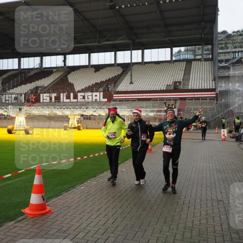 07.12.2025 - St. Pauli X-Mass-Run No. 15 Fabian Wolf http://msf.ph/oto/9423347 07.12.2025 11:59:19 Ziel 862, 1337, 1406, 4242, 4749, 4790 meine-sportfotos.de