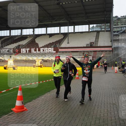 07.12.2025 - St. Pauli X-Mass-Run No. 15 Fabian Wolf http://msf.ph/oto/9423348 07.12.2025 11:59:20 Ziel 862, 1337, 1406, 4242, 4749, 4790 meine-sportfotos.de