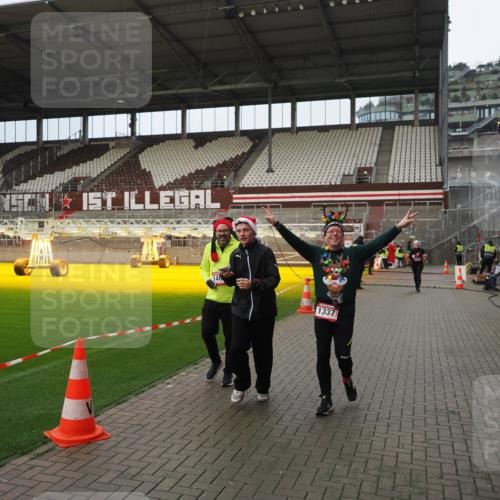 07.12.2025 - St. Pauli X-Mass-Run No. 15 Fabian Wolf http://msf.ph/oto/9423349 07.12.2025 11:59:20 Ziel 862, 1337, 1406, 4242, 4749, 4790 meine-sportfotos.de