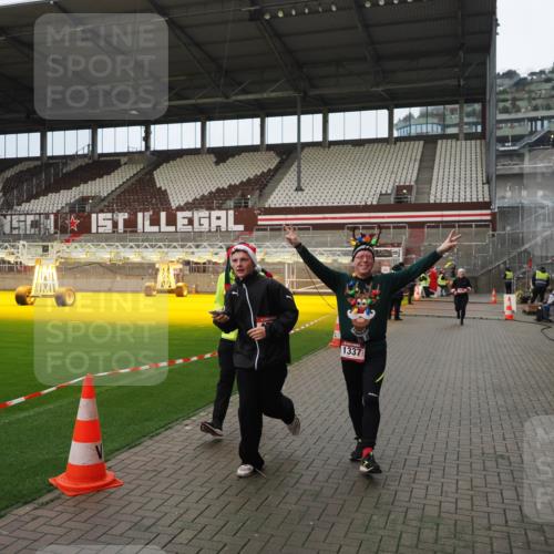07.12.2025 - St. Pauli X-Mass-Run No. 15 Fabian Wolf http://msf.ph/oto/9423350 07.12.2025 11:59:20 Ziel 862, 1337, 1406, 4242, 4749, 4790 meine-sportfotos.de