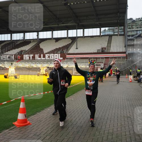 07.12.2025 - St. Pauli X-Mass-Run No. 15 Fabian Wolf http://msf.ph/oto/9423351 07.12.2025 11:59:20 Ziel 862, 1337, 1406, 4242, 4749, 4790 meine-sportfotos.de