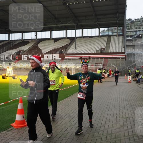 07.12.2025 - St. Pauli X-Mass-Run No. 15 Fabian Wolf http://msf.ph/oto/9423353 07.12.2025 11:59:21 Ziel 862, 1337, 1406, 4242, 4790 meine-sportfotos.de