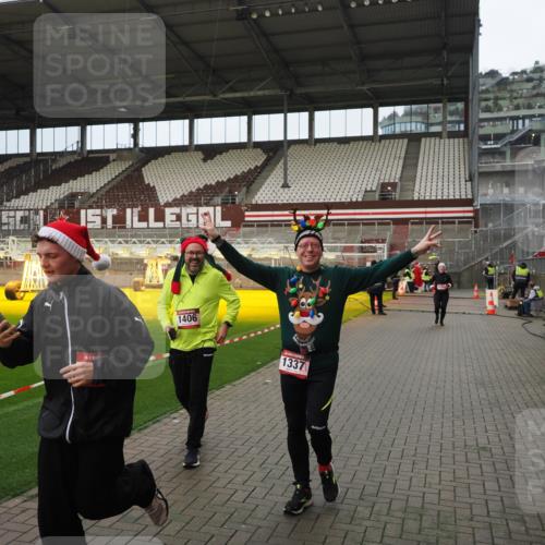 07.12.2025 - St. Pauli X-Mass-Run No. 15 Fabian Wolf http://msf.ph/oto/9423354 07.12.2025 11:59:21 Ziel 862, 1337, 1406, 4242, 4790 meine-sportfotos.de
