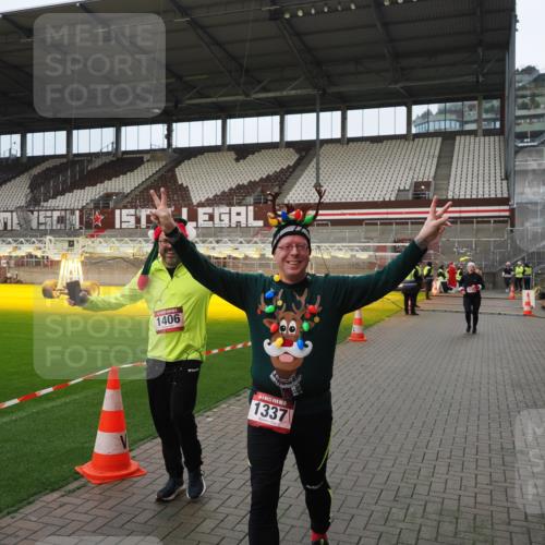 07.12.2025 - St. Pauli X-Mass-Run No. 15 Fabian Wolf http://msf.ph/oto/9423358 07.12.2025 11:59:22 Ziel 862, 1337, 1406, 4242, 4790 meine-sportfotos.de