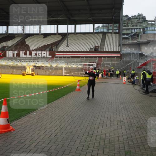 07.12.2025 - St. Pauli X-Mass-Run No. 15 Fabian Wolf http://msf.ph/oto/9423359 07.12.2025 11:59:24 Ziel 862, 1337, 1406, 4242, 4790 meine-sportfotos.de