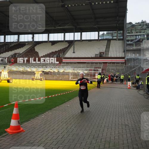 07.12.2025 - St. Pauli X-Mass-Run No. 15 Fabian Wolf http://msf.ph/oto/9423362 07.12.2025 11:59:25 Ziel 862, 1337, 1406, 4242, 4790 meine-sportfotos.de