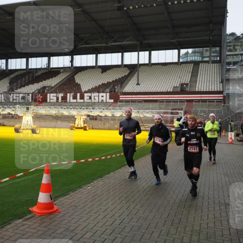 07.12.2025 - St. Pauli X-Mass-Run No. 15 Fabian Wolf http://msf.ph/oto/9423373 07.12.2025 11:59:34 Ziel 1864, 1868, 2627, 2630, 2741, 4242, 4306, 4744, 4754 meine-sportfotos.de