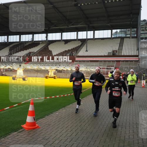 07.12.2025 - St. Pauli X-Mass-Run No. 15 Fabian Wolf http://msf.ph/oto/9423374 07.12.2025 11:59:34 Ziel 1864, 1868, 2627, 2630, 2741, 4242, 4306, 4744, 4754 meine-sportfotos.de