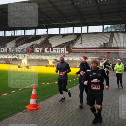 07.12.2025 - St. Pauli X-Mass-Run No. 15 Fabian Wolf http://msf.ph/oto/9423376 07.12.2025 11:59:35 Ziel 1864, 1865, 1868, 2627, 2630, 2741, 4242, 4306, 4744, 4754 meine-sportfotos.de
