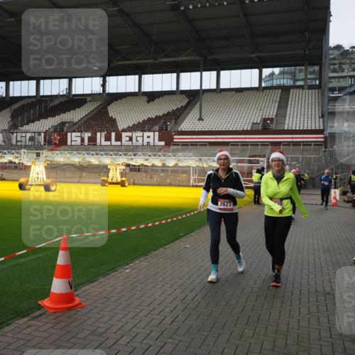07.12.2025 - St. Pauli X-Mass-Run No. 15 Fabian Wolf http://msf.ph/oto/9423379 07.12.2025 11:59:37 Ziel 1864, 1865, 1868, 2627, 2630, 2741, 4242, 4306, 4744, 4754 meine-sportfotos.de