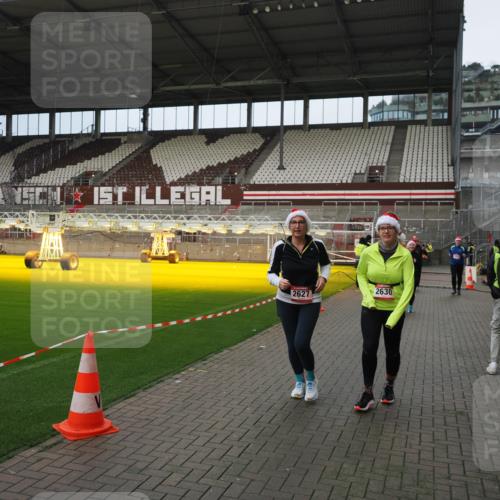 07.12.2025 - St. Pauli X-Mass-Run No. 15 Fabian Wolf http://msf.ph/oto/9423380 07.12.2025 11:59:37 Ziel 1864, 1865, 1868, 2627, 2630, 2741, 4242, 4306, 4744, 4754 meine-sportfotos.de