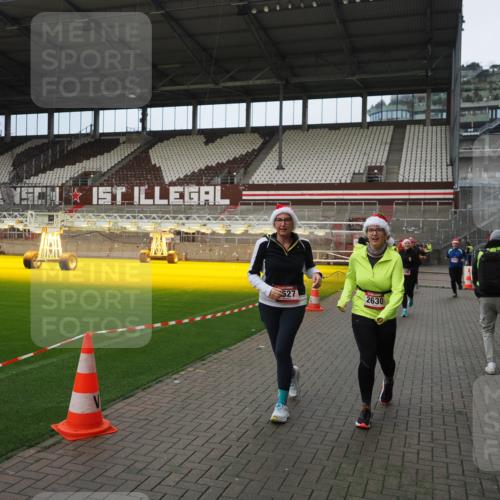 07.12.2025 - St. Pauli X-Mass-Run No. 15 Fabian Wolf http://msf.ph/oto/9423381 07.12.2025 11:59:37 Ziel 1864, 1865, 1868, 2627, 2630, 2741, 4242, 4306, 4744, 4754 meine-sportfotos.de