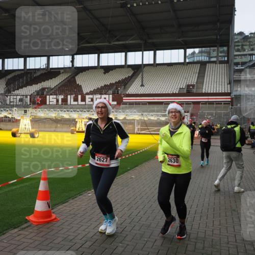 07.12.2025 - St. Pauli X-Mass-Run No. 15 Fabian Wolf http://msf.ph/oto/9423384 07.12.2025 11:59:38 Ziel 1864, 1865, 1868, 2627, 2630, 2741, 4306, 4744, 4754 meine-sportfotos.de