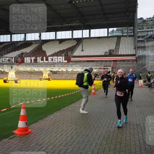 07.12.2025 - St. Pauli X-Mass-Run No. 15 Fabian Wolf http://msf.ph/oto/9423388 07.12.2025 11:59:40 Ziel 1864, 1865, 1868, 2627, 2630, 2741, 4306, 4744, 4754 meine-sportfotos.de