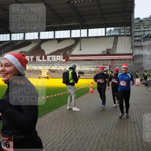 07.12.2025 - St. Pauli X-Mass-Run No. 15 Fabian Wolf http://msf.ph/oto/9423393 07.12.2025 11:59:41 Ziel 1864, 1865, 1868, 2627, 2630, 2741, 4306, 4744, 4754 meine-sportfotos.de