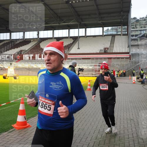 07.12.2025 - St. Pauli X-Mass-Run No. 15 Fabian Wolf http://msf.ph/oto/9423400 07.12.2025 11:59:43 Ziel 1864, 1865, 1868, 2627, 2630, 2741, 4306, 4744, 4754 meine-sportfotos.de