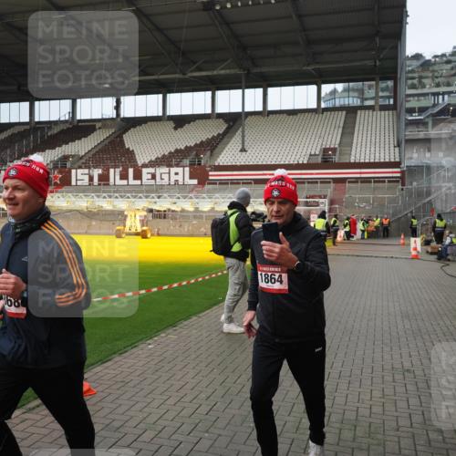 07.12.2025 - St. Pauli X-Mass-Run No. 15 Fabian Wolf http://msf.ph/oto/9423402 07.12.2025 11:59:43 Ziel 1864, 1865, 1868, 2627, 2630, 2741, 4306, 4744, 4754 meine-sportfotos.de