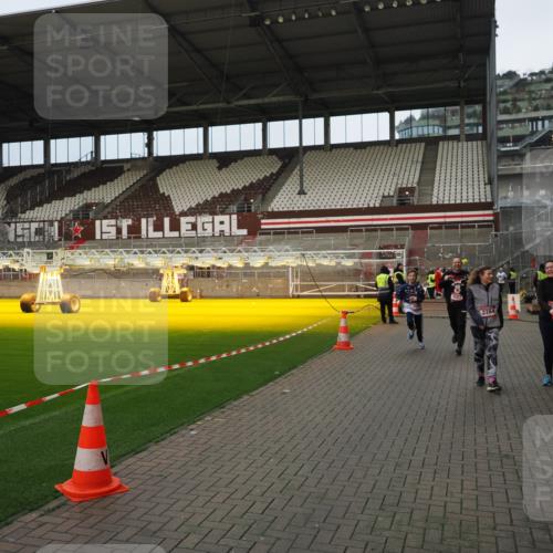 07.12.2025 - St. Pauli X-Mass-Run No. 15 Fabian Wolf http://msf.ph/oto/9423440 07.12.2025 12:00:28 Ziel 2264, 2267, 3584, 3587 meine-sportfotos.de
