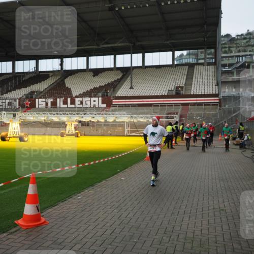 07.12.2025 - St. Pauli X-Mass-Run No. 15 Fabian Wolf http://msf.ph/oto/9423454 07.12.2025 12:00:43 Ziel 1225, 2032, 3318, 3322, 3323, 3325, 3584, 3587, 4723 meine-sportfotos.de