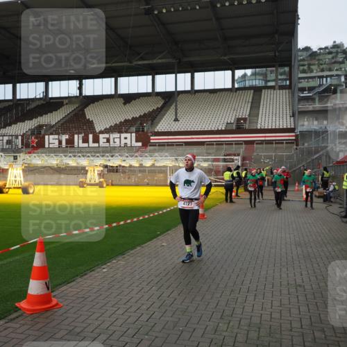 07.12.2025 - St. Pauli X-Mass-Run No. 15 Fabian Wolf http://msf.ph/oto/9423456 07.12.2025 12:00:44 Ziel 1225, 1443, 2032, 3318, 3322, 3323, 3325, 3584, 3587, 4723 meine-sportfotos.de