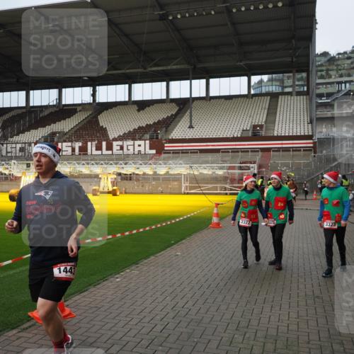 07.12.2025 - St. Pauli X-Mass-Run No. 15 Fabian Wolf http://msf.ph/oto/9423467 07.12.2025 12:00:52 Ziel 1225, 1443, 1880, 2032, 3318, 3322, 3323, 3325, 4723 meine-sportfotos.de