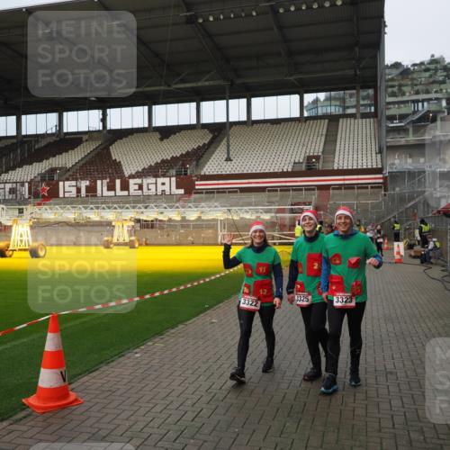 07.12.2025 - St. Pauli X-Mass-Run No. 15 Fabian Wolf http://msf.ph/oto/9423468 07.12.2025 12:00:54 Ziel 124, 1225, 1443, 1665, 1880, 2032, 3318, 3322, 3323, 3325 meine-sportfotos.de