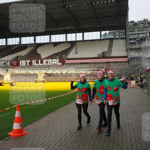 07.12.2025 - St. Pauli X-Mass-Run No. 15 Fabian Wolf http://msf.ph/oto/9423469 07.12.2025 12:00:54 Ziel 124, 1225, 1443, 1665, 1880, 2032, 3318, 3322, 3323, 3325 meine-sportfotos.de