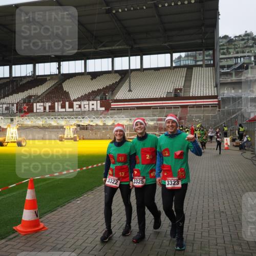07.12.2025 - St. Pauli X-Mass-Run No. 15 Fabian Wolf http://msf.ph/oto/9423473 07.12.2025 12:00:55 Ziel 124, 1225, 1443, 1665, 1880, 2032, 3318, 3322, 3323, 3325 meine-sportfotos.de