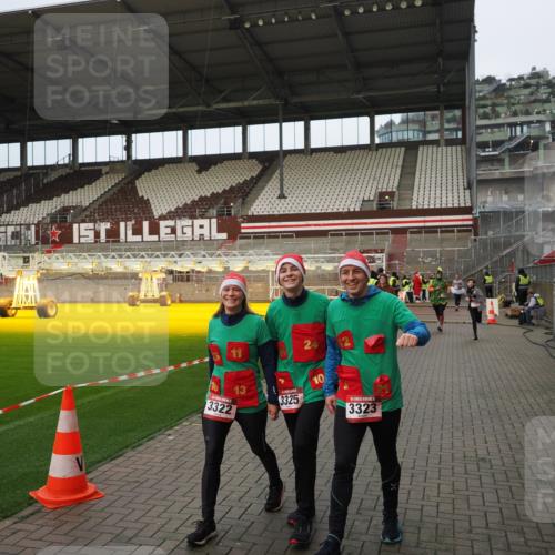 07.12.2025 - St. Pauli X-Mass-Run No. 15 Fabian Wolf http://msf.ph/oto/9423474 07.12.2025 12:00:55 Ziel 124, 1225, 1443, 1665, 1880, 2032, 3318, 3322, 3323, 3325 meine-sportfotos.de