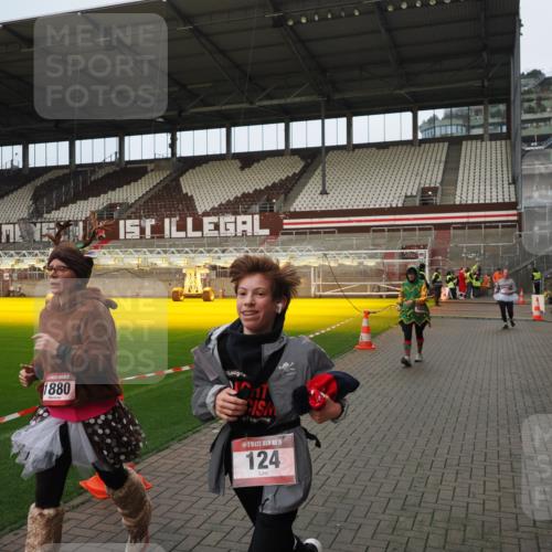 07.12.2025 - St. Pauli X-Mass-Run No. 15 Fabian Wolf http://msf.ph/oto/9423484 07.12.2025 12:00:59 Ziel 124, 1225, 1443, 1635, 1665, 1880, 2032, 3318, 3322, 3323, 3325 meine-sportfotos.de