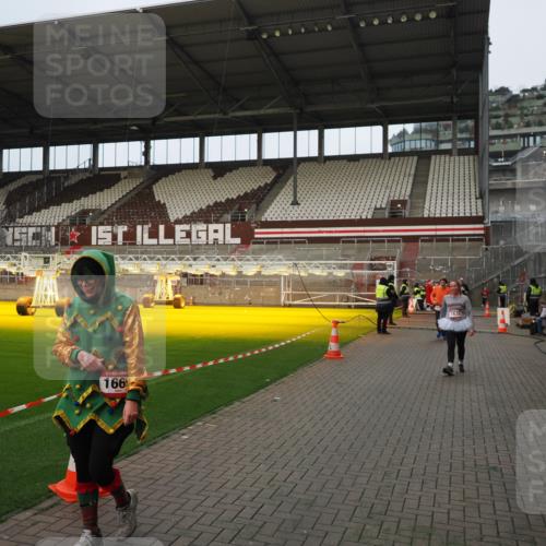 07.12.2025 - St. Pauli X-Mass-Run No. 15 Fabian Wolf http://msf.ph/oto/9423491 07.12.2025 12:01:04 Ziel 124, 1443, 1635, 1665, 1880, 2463 meine-sportfotos.de